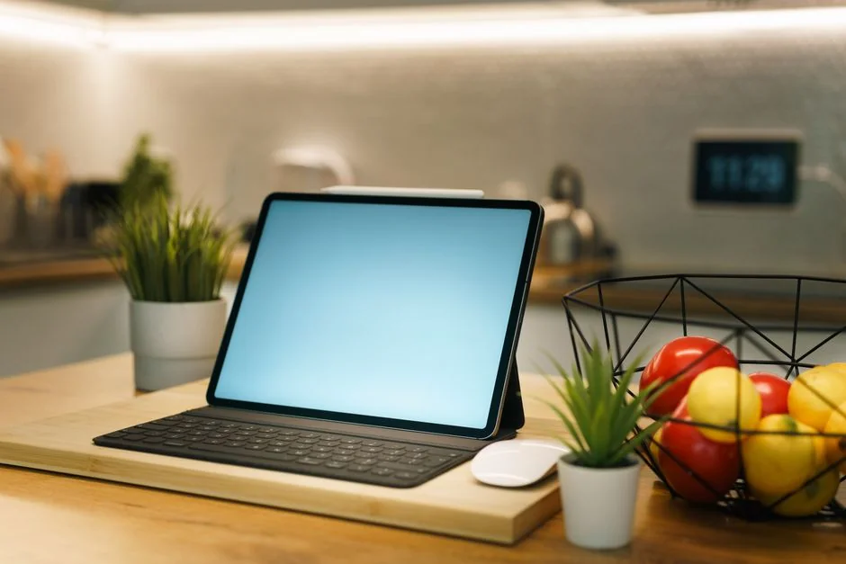 This photo is taken by Lubos Volkov for UX Store while giving a tips on how to become better designer.

After your reach certain skill level is it harder and harder to get any better … In order to progress you need to constantly push yourself to the limits and learn new things … Photo: https://www.instagram.com/lubosvolkov/ For: https://uxstore.com